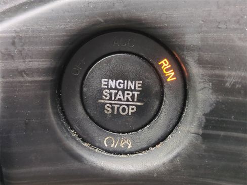 Used 2020 Jeep Grand Cherokee Laredo image 31