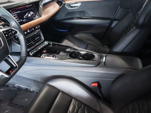 Used 2022 Audi RS e-tron GT image 18