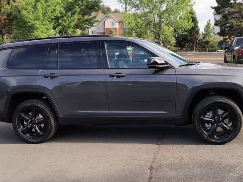 New 2025 Jeep Grand Cherokee L Altitude image 2