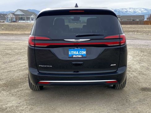 New 2026 Chrysler Pacifica Select image 13