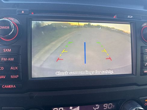 Used 2018 Nissan Titan SV w/ SV Convenience Package image 11