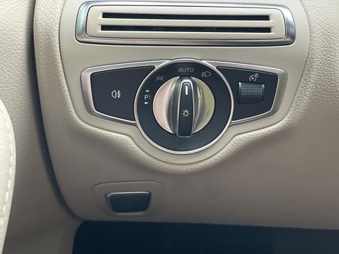 Used 2019 Mercedes-Benz C 300 4MATIC Sedan image 23