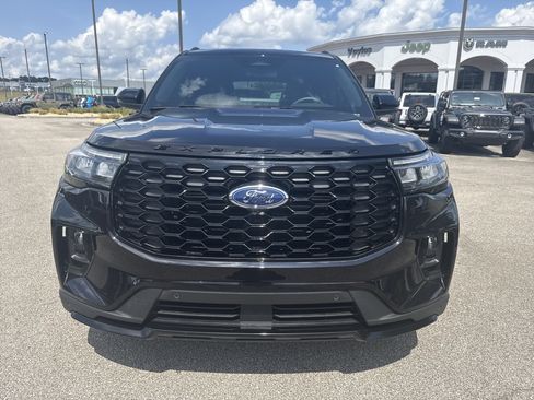 Used 2025 Ford Explorer ST-Line w/ Premium Package RWD image 2