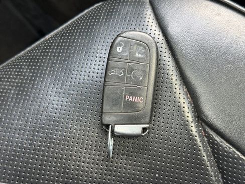 Used 2016 Chrysler 300 C RWD image 31