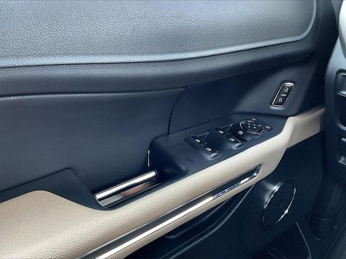 Used 2024 Ford Expedition XLT image 34