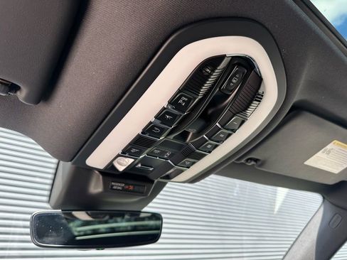 Used 2026 Porsche Macan image 35