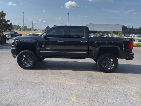 Used 2018 Chevrolet Silverado 1500 LTZ Z71 w/ LTZ Plus Package AWD/4WD image 8