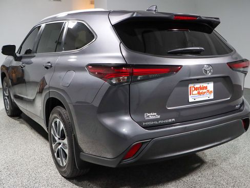 Used 2024 Toyota Highlander XLE image 9