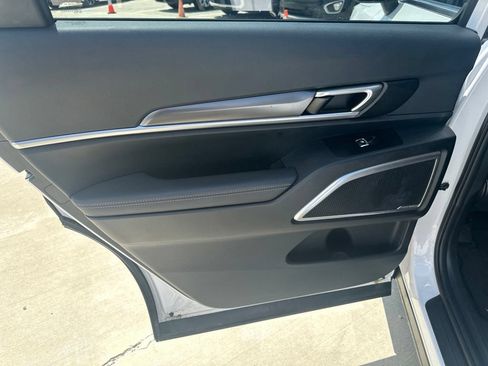 Used 2025 Kia Telluride S FWD image 28