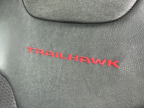 Used 2025 Jeep Compass Trailhawk image 12