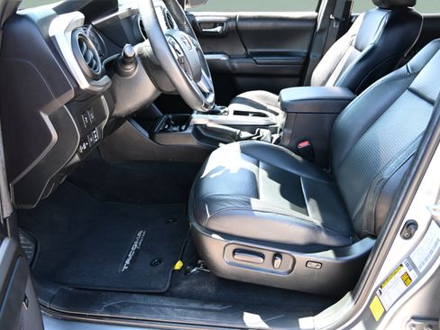Used 2022 Toyota Tacoma Limited AWD/4WD image 17