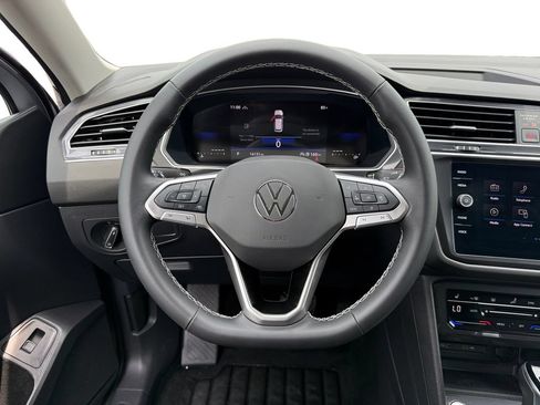 Used 2024 Volkswagen Tiguan SE AWD/4WD image 12