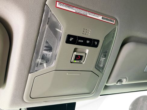 Used 2021 Toyota RAV4 LE image 22