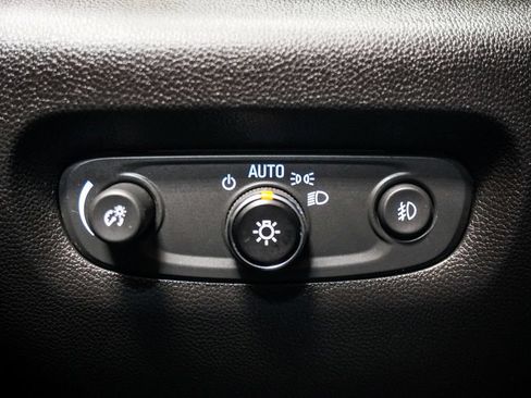 Used 2021 Chevrolet Traverse LT FWD image 22