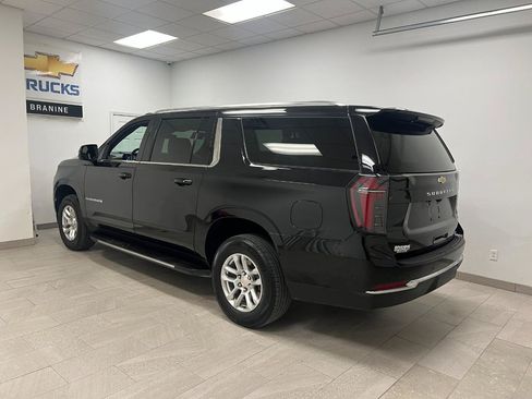 Used 2025 Chevrolet Suburban LT AWD/4WD image 7