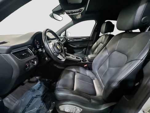 Used 2018 Porsche Macan image 16
