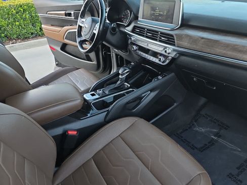 Used 2020 Kia Telluride SX w/ SX Prestige Package AWD/4WD image 18