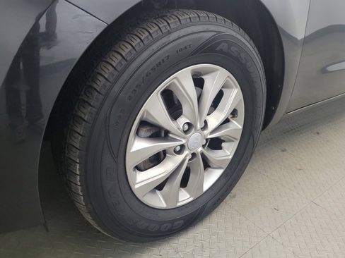 Used 2019 Kia Sedona LX FWD image 31