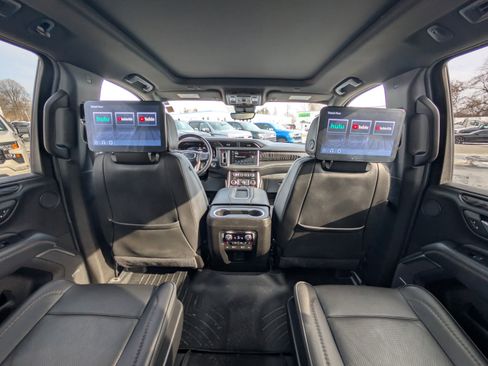 Used 2024 GMC Yukon Denali w/ Denali Reserve Package image 2