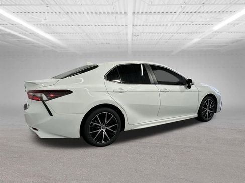 Used 2023 Toyota Camry SE image 5