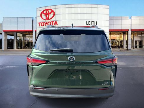 Used 2021 Toyota Sienna XLE image 8