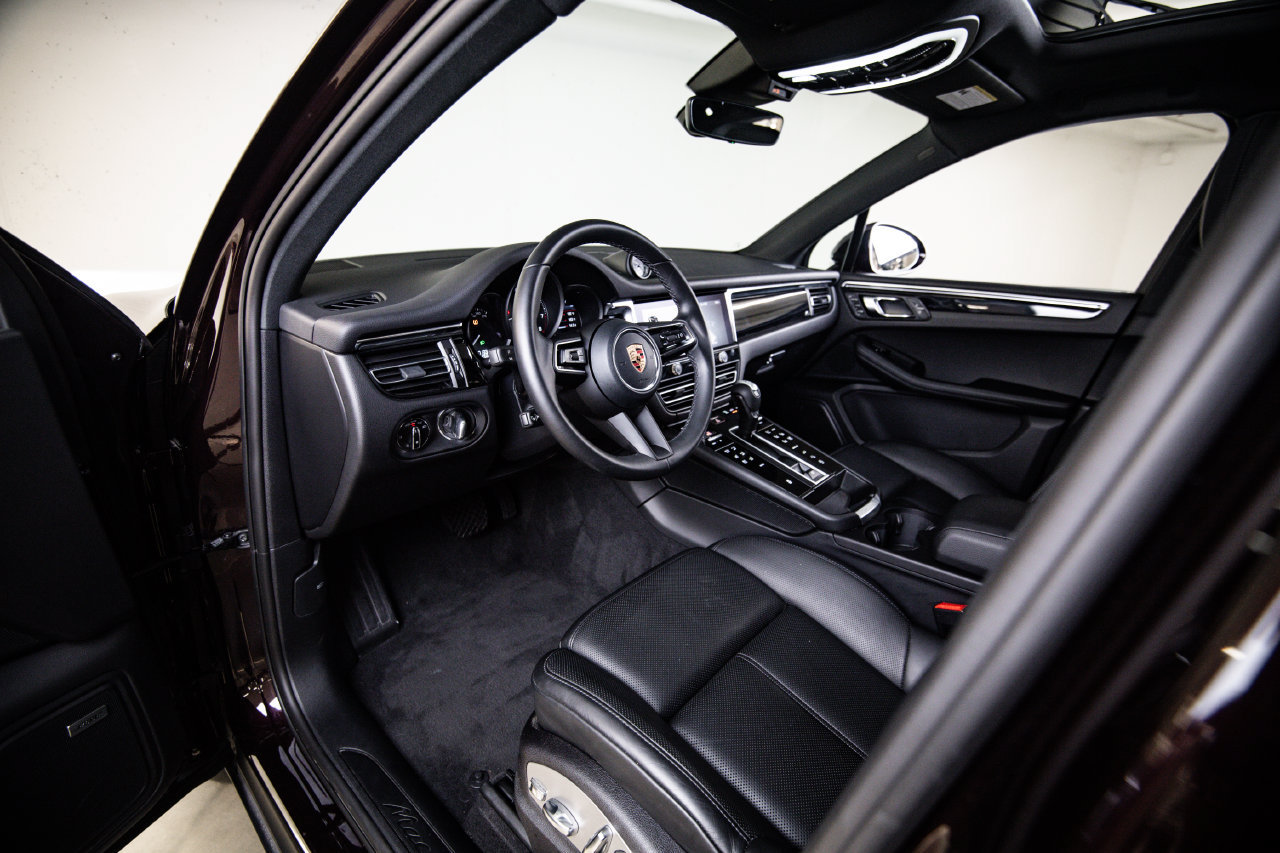 Certified 2026 Porsche Macan AWD/4WD image 4