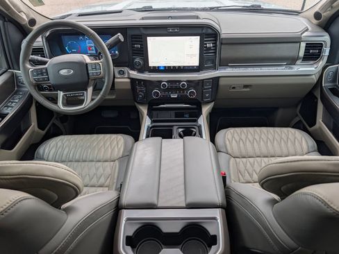 Certified 2025 Ford F350 Platinum w/ Platinum Plus Package AWD/4WD image 14