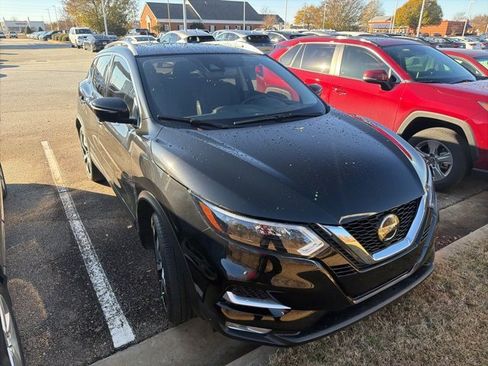 Used 2022 Nissan Rogue Sport SL w/ Premium Package image 2