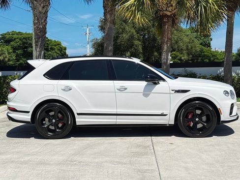 Used 2022 Bentley Bentayga AWD/4WD image 9