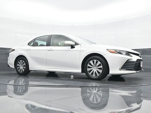 Used 2022 Toyota Camry LE image 15