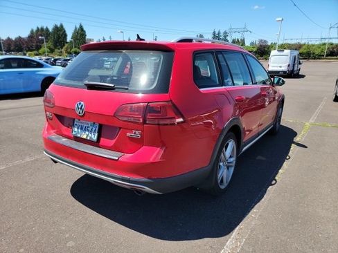 Used 2017 Volkswagen Golf Alltrack SE AWD/4WD image 2