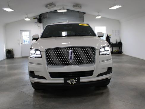 Used 2024 Lincoln Navigator Reserve image 3