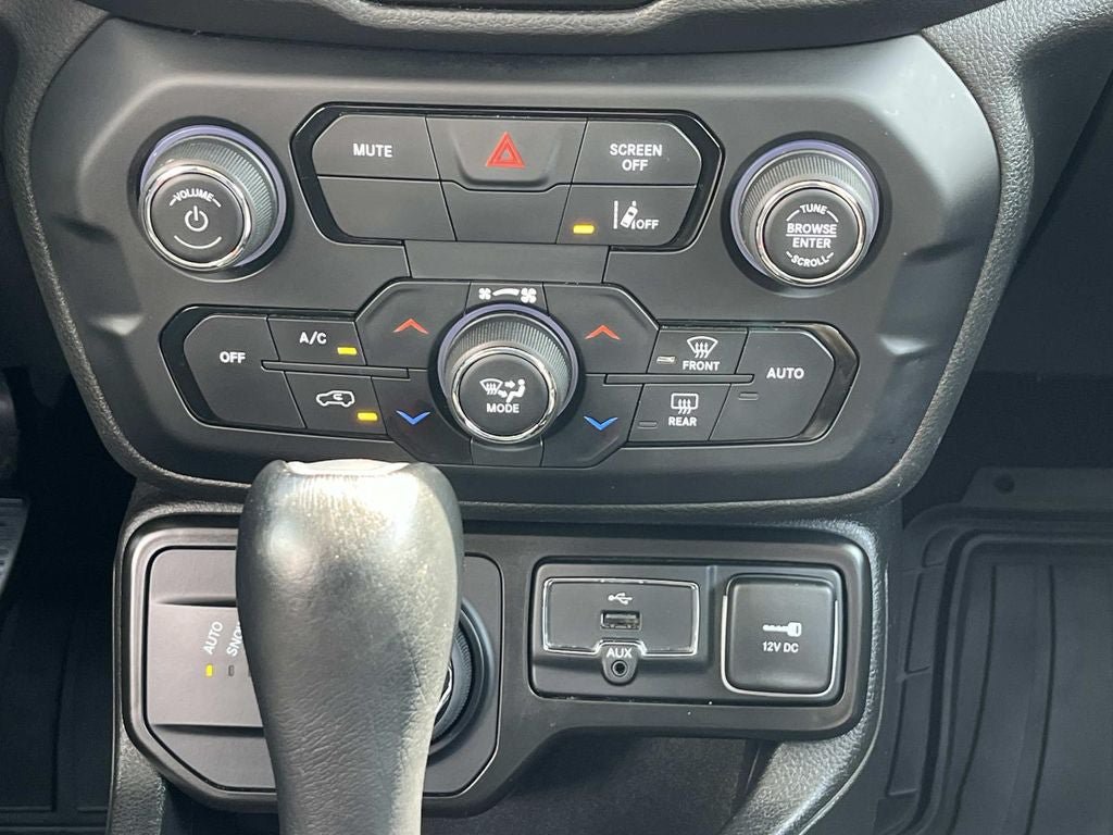 Used 2023 Jeep Renegade Latitude AWD/4WD image 13