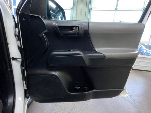 Used 2019 Toyota Tacoma SR image 17