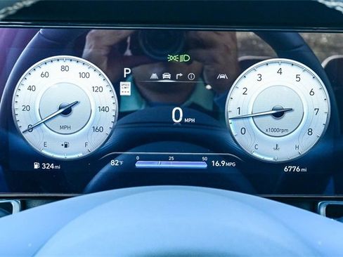 Certified 2025 Hyundai Elantra SEL image 26