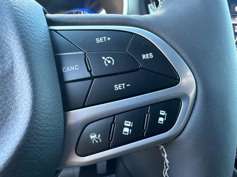 New 2025 Chrysler Pacifica Select image 31