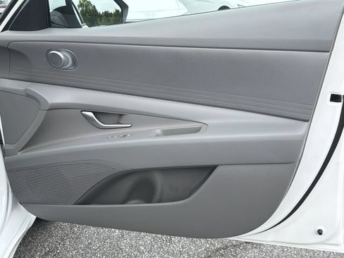 New 2026 Hyundai Elantra Hybrid FWD image 16