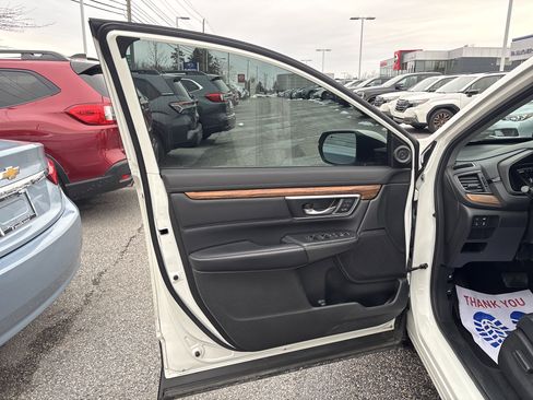 Used 2018 Honda CR-V Touring image 14