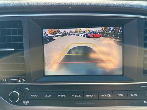 Used 2017 Hyundai Elantra SE image 19