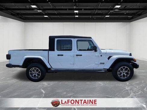 Certified 2024 Jeep Gladiator Sport AWD/4WD image 6