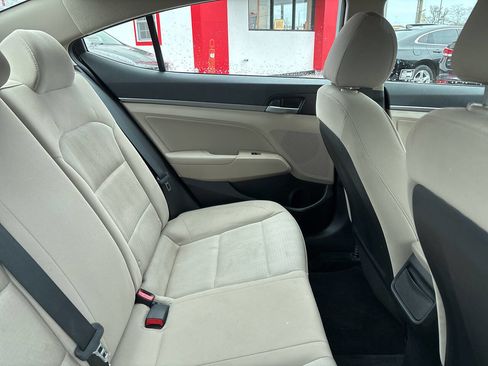 Used 2017 Hyundai Elantra SE image 16