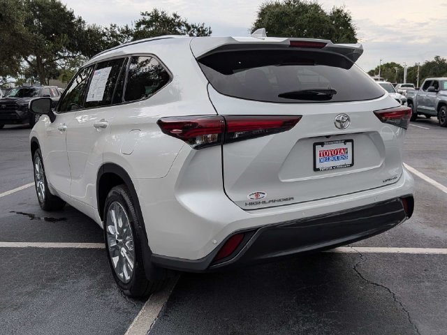 Used 2024 Toyota Highlander Limited FWD image 5
