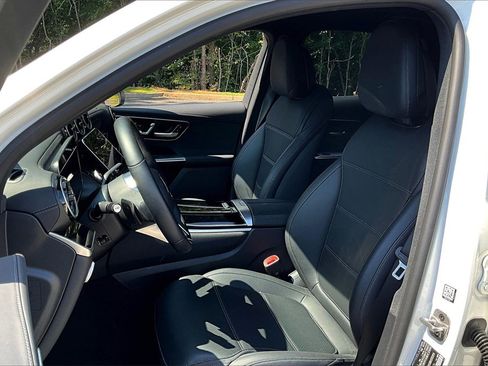 Used 2025 Mercedes-Benz GLC 300 4MATIC image 24