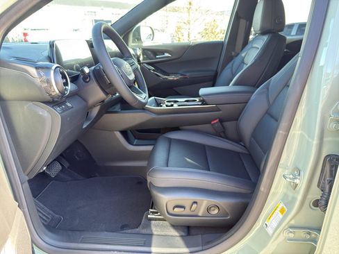 New 2026 Chevrolet Equinox LT w/ Convenience Package II image 8