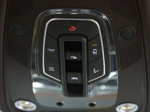 Used 2021 Bentley Bentayga AWD/4WD image 50