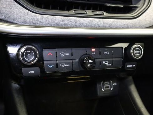 Used 2025 Jeep Compass Latitude AWD/4WD image 24