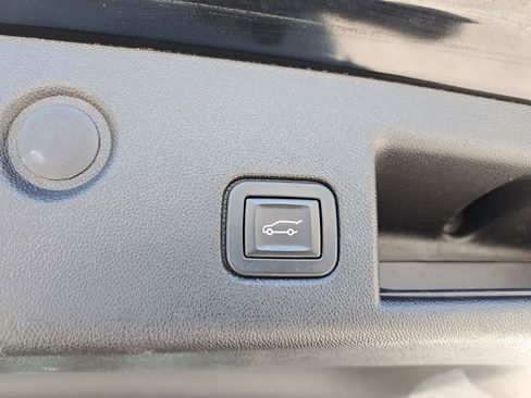 Used 2018 Chevrolet Equinox Premier image 7