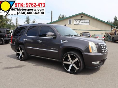 Used 2010 Cadillac Escalade Premium AWD/4WD image 10