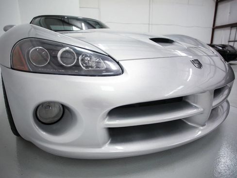 Used 2003 Dodge Viper SRT-10 image 13