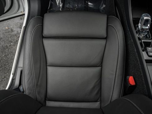 Certified 2025 Volvo XC40 B5 Ultra w/ Climate Package image 32